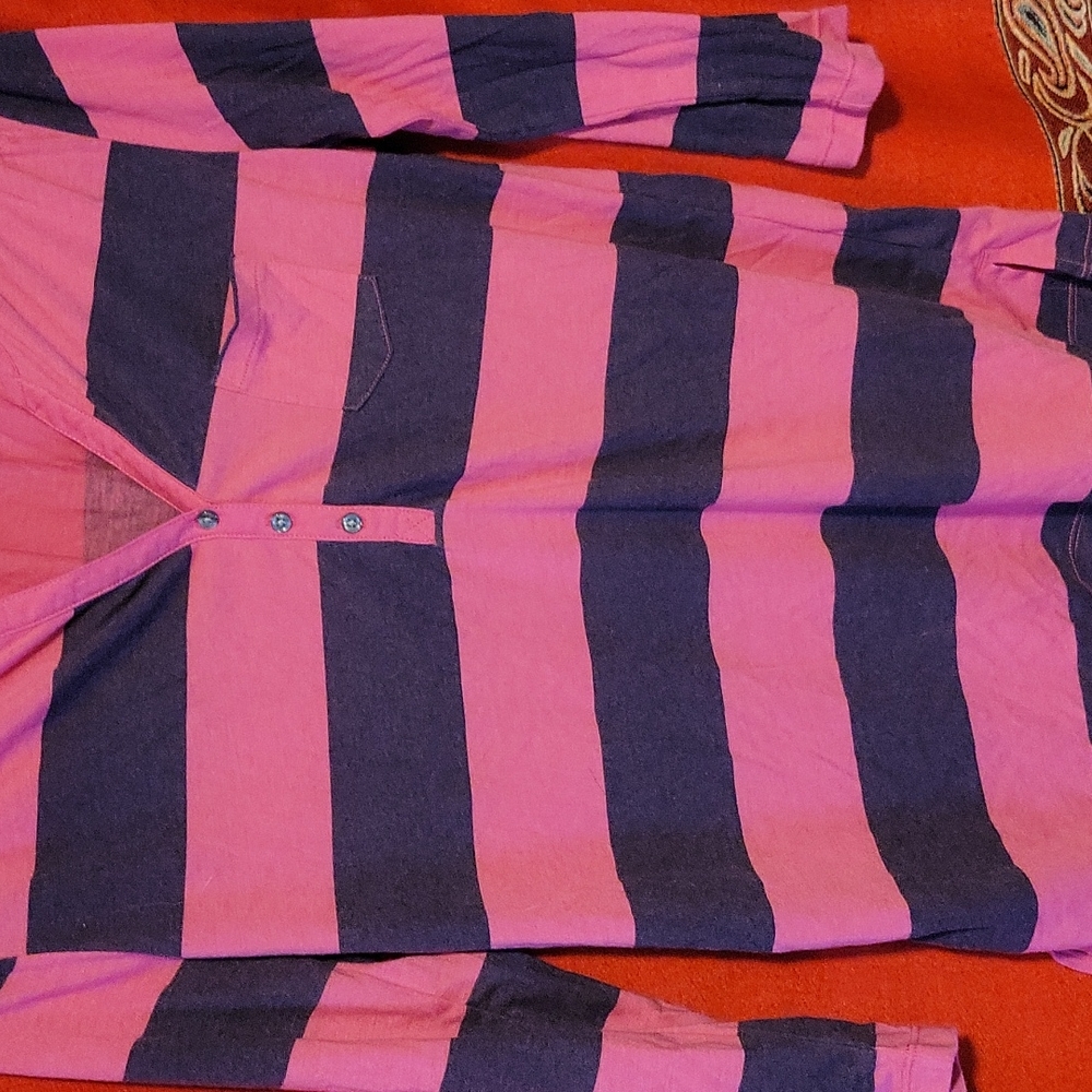 Gap Pinn striped top, Size Medium